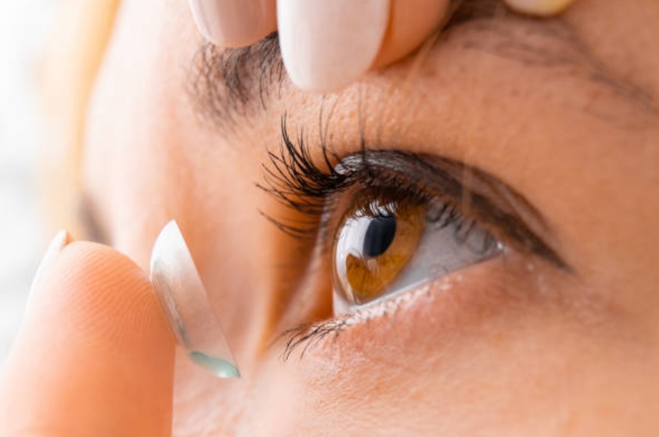 Contact lens fitting and consultation in Kharadi, Pune